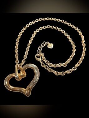 Moschino Necklace 🖤